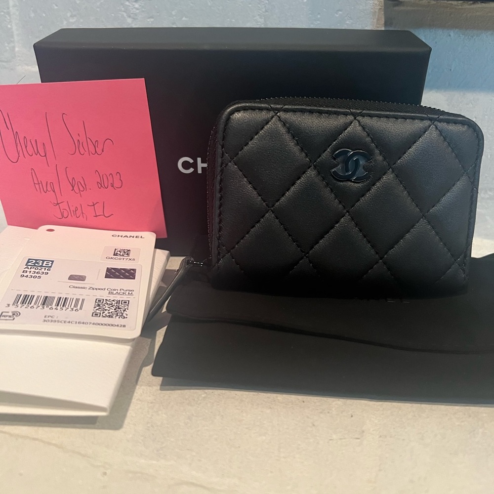 Chanel 23B So Black Card Holder